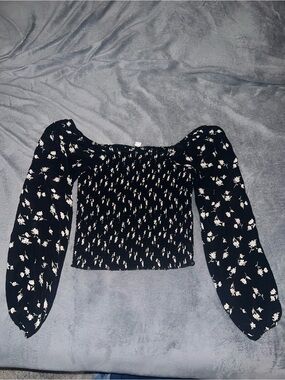 American Eagle Outfitters Black Floral Smocked Puff-Sleeve Crop Top